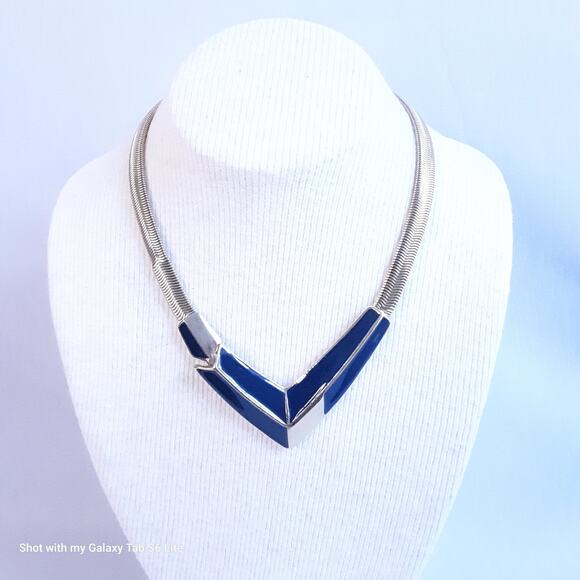 Trifari Necklace  Gold Tone Flat Snake Chain Navy Blue Enamel Hook Clasp Pendant - Picture 1 of 13